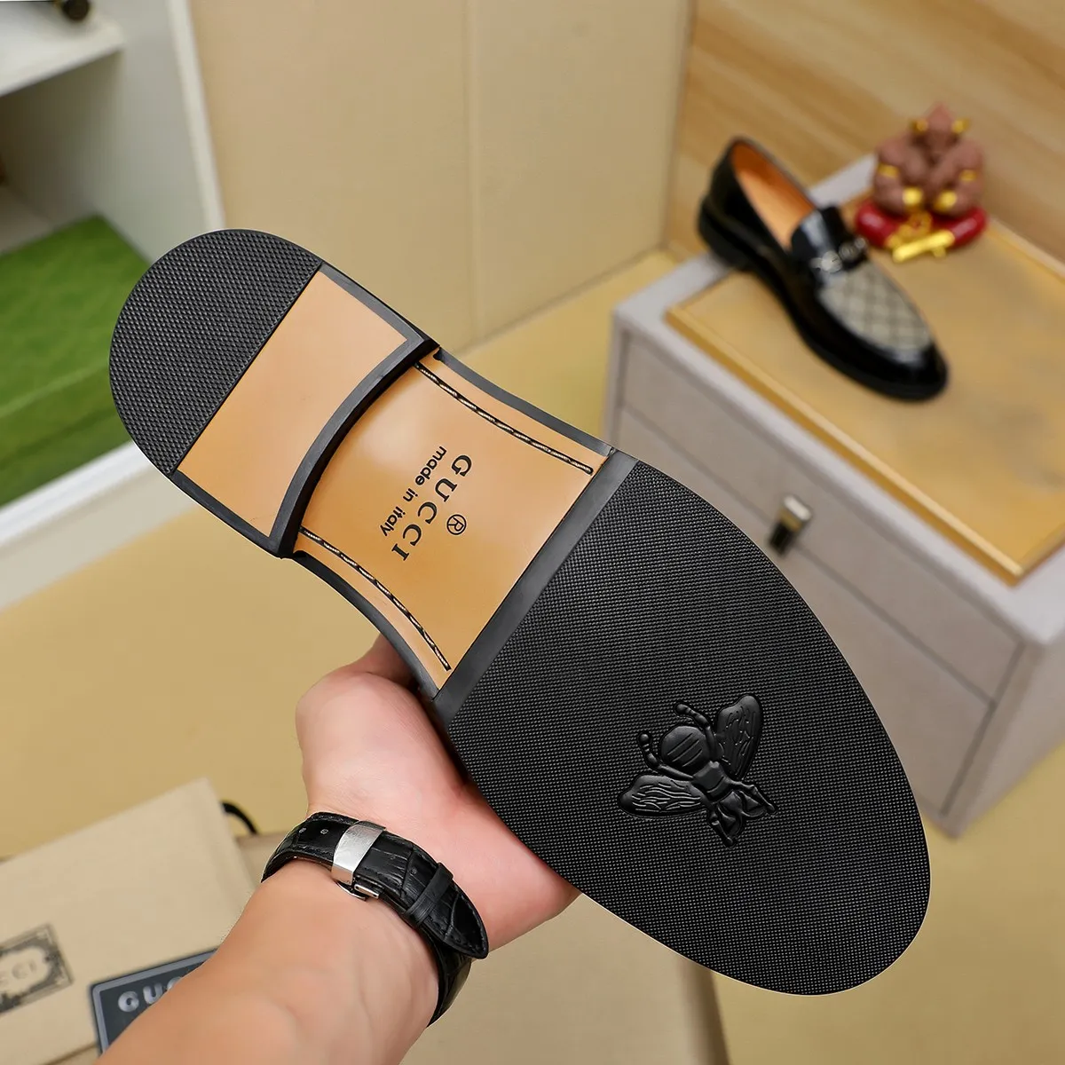 Men's shoes 💰460 💰💰Gucci official website men's business formal leather shoes update💥Hong Kong counters synchronize new styles💥completely one to one replica shipment👍zero difference in counter quality 0⃣️all made of imported first-layer cowhide on the outside with original hardware buckles➕water-dyed🐂leather lining production, color, code matching 39-44 (customized at 38.45.46)……